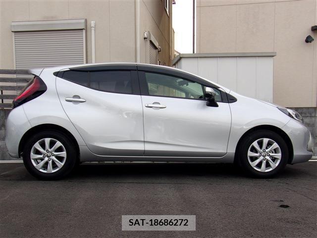 Toyota AQUA 2021-08 205561-5