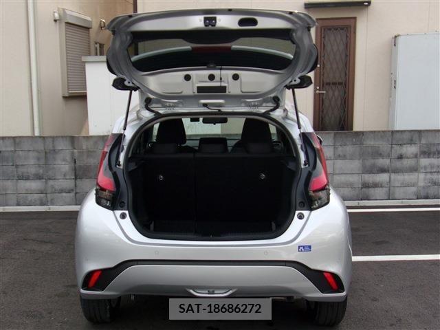Toyota AQUA 2021-08 205561-7
