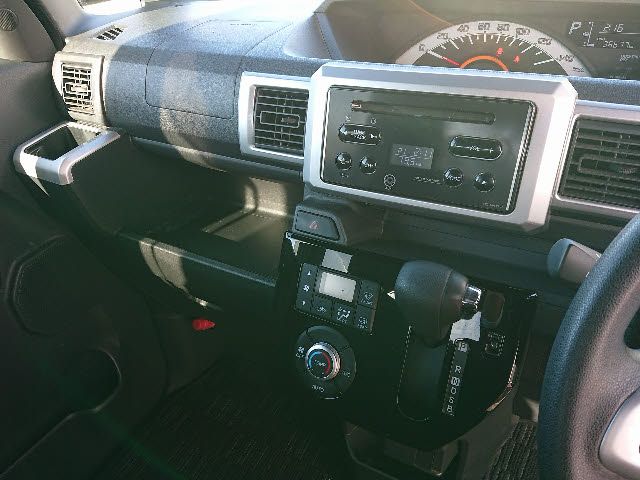 Daihatsu WAKE 2018-09 181425-1