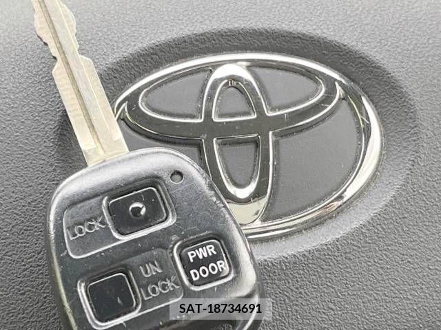 Toyota SIENTA 2012-08 327646-6