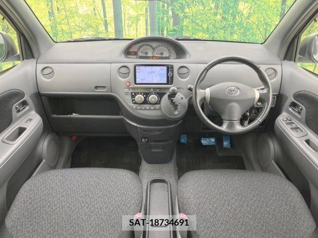 Toyota SIENTA 2012-08 327646-1