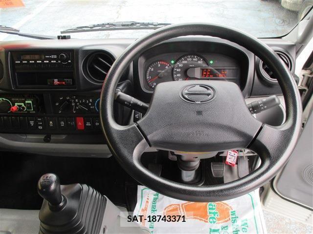 Hino DUTRO 2016-02 200411-9
