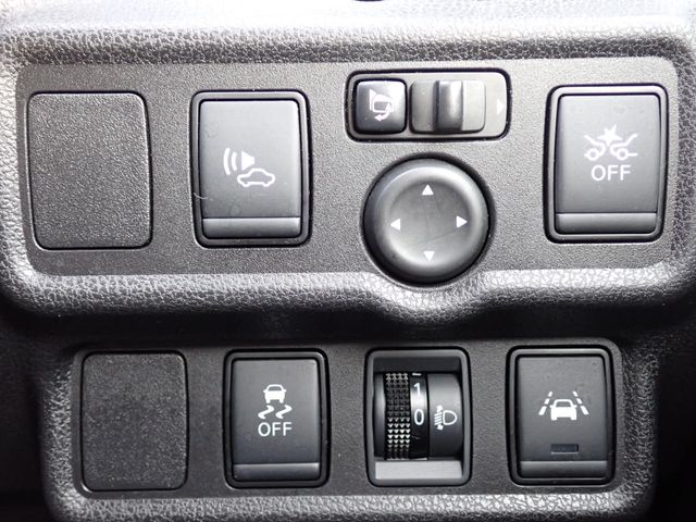 Nissan NOTE 2018-08 10430-7