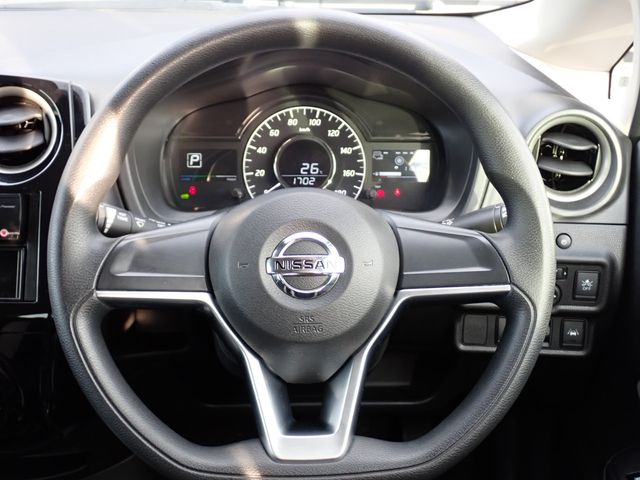 Nissan NOTE 2018-08 10430-5