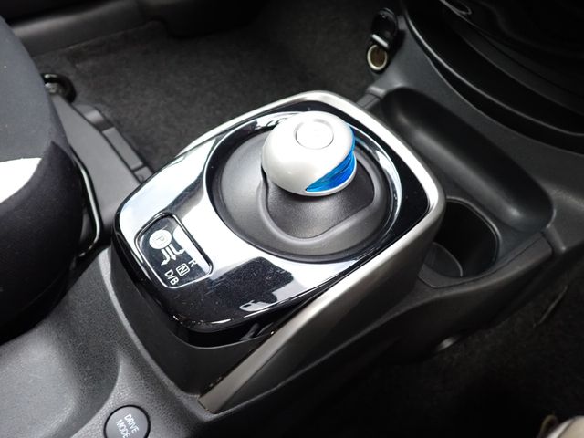 Nissan NOTE 2018-08 10430-9