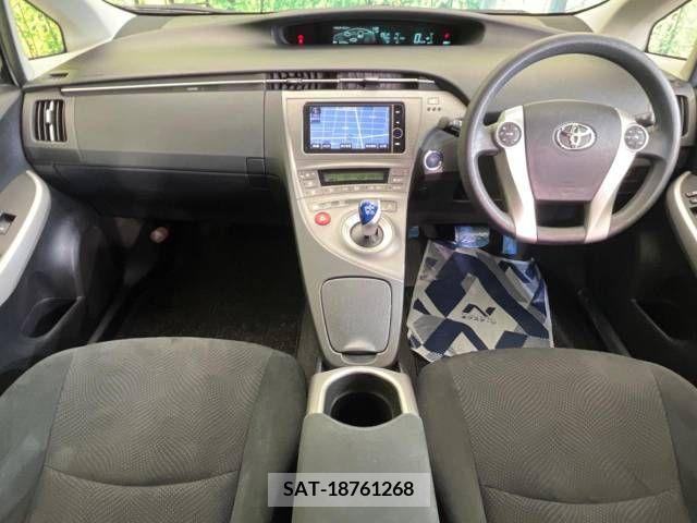 Toyota PRIUS 2013-05 322118-1