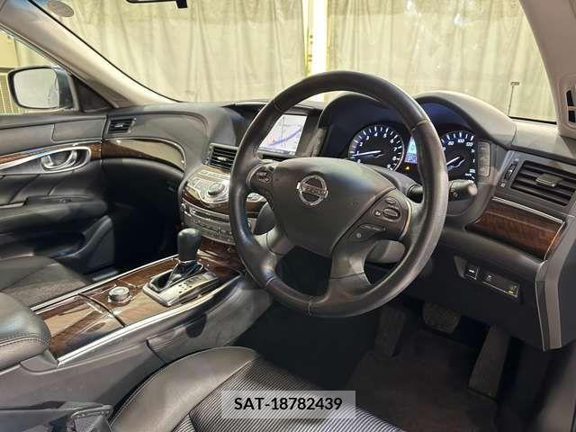 Nissan FUGA 2010-05 324768-12