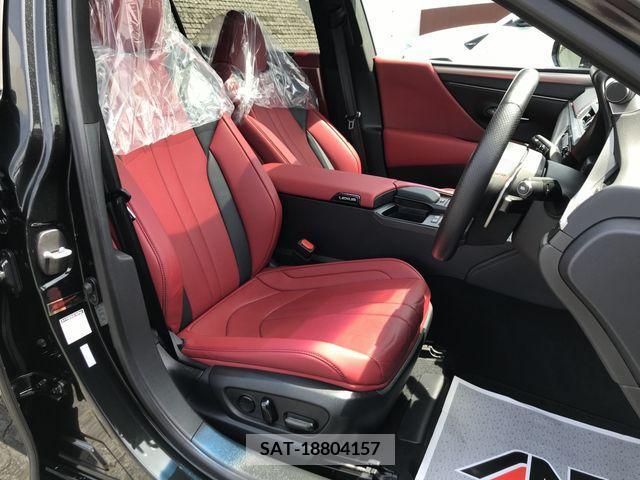 Lexus ES 2019-04 242303-11