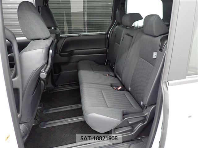 Toyota VOXY 2023-07 345642-23
