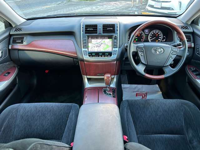 Toyota CROWN MAJESTA 2013-01 186136-15