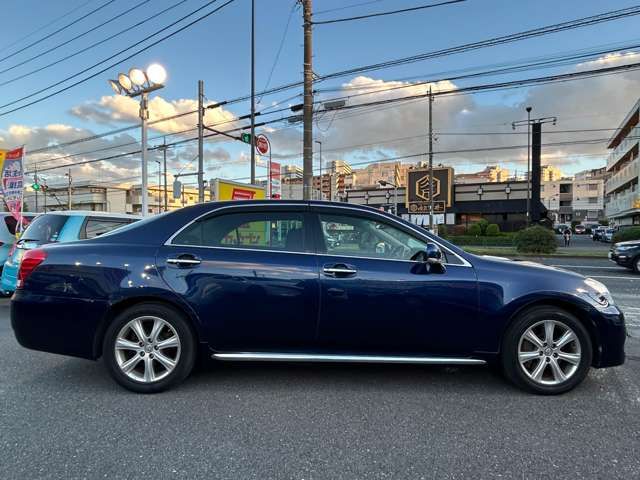 Toyota CROWN MAJESTA 2013-01 186136-3