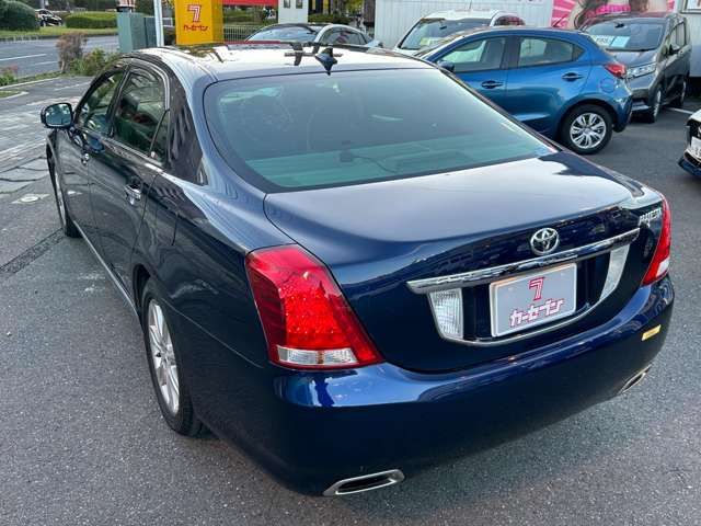 Toyota CROWN MAJESTA 2013-01 186136-6