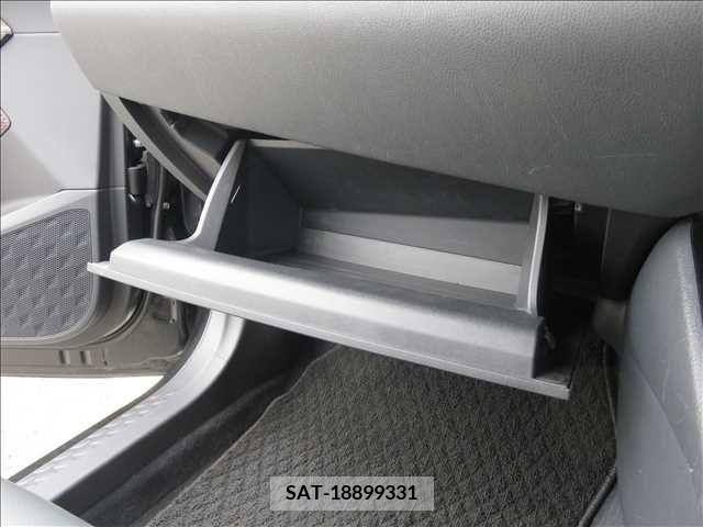 Toyota C-HR 2017-04 322972-12