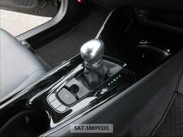 Toyota C-HR 2017-04 322972-11