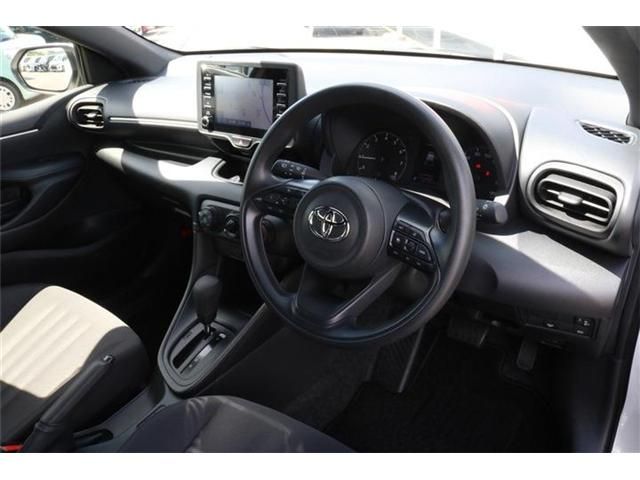 Toyota YARIS 2022-05 14641-4