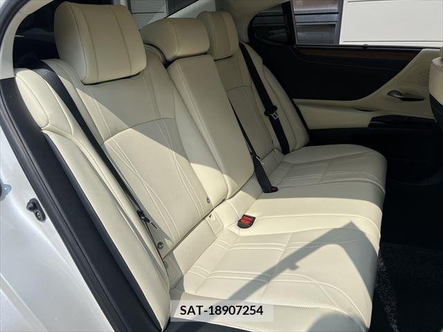 Lexus ES 2021-09 391818-16