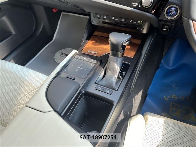 Lexus ES 2021-09 391818-26