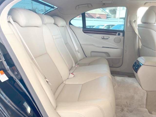 Lexus LS 2015-08 181029-12