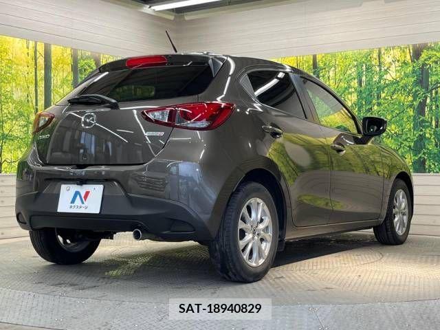 Mazda DEMIO 2014-11 396393-17