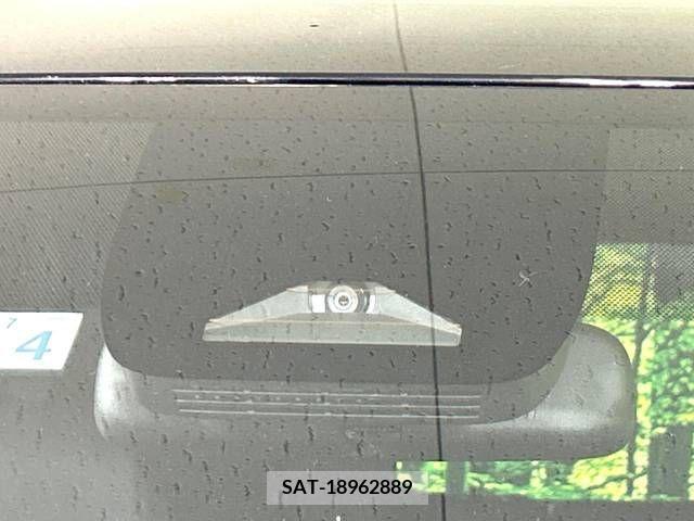 Toyota VOXY 2023-04 206220-2