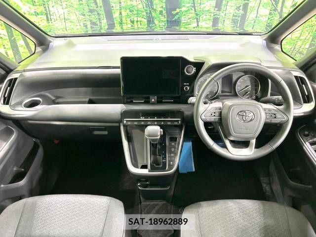 Toyota VOXY 2023-04 206220-1