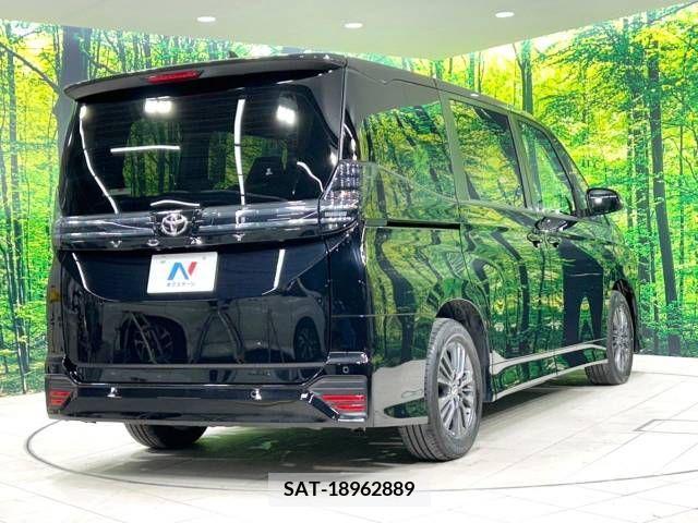 Toyota VOXY 2023-04 206220-18