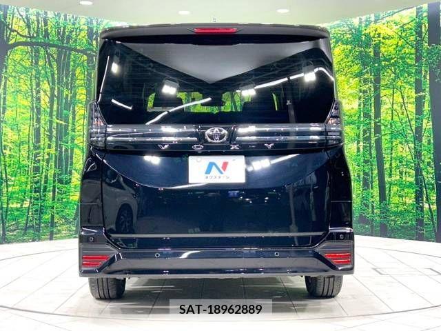Toyota VOXY 2023-04 206220-16