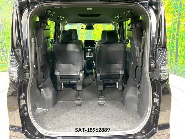 Toyota VOXY 2023-04 206220-11