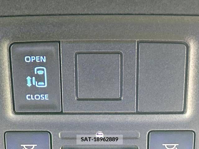 Toyota VOXY 2023-04 206220-4