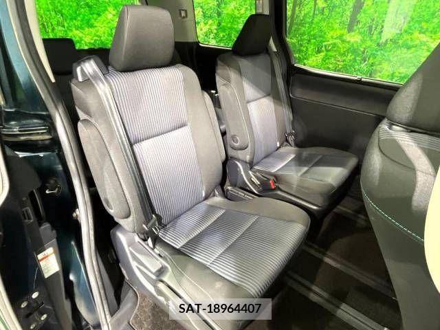 Toyota VOXY 2014-08 349158-8