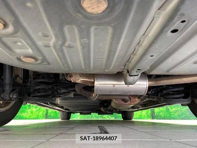 Toyota VOXY 2014-08 349158-19
