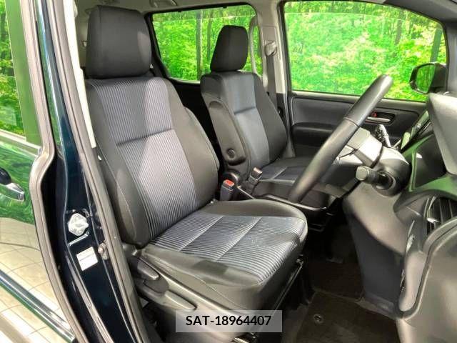 Toyota VOXY 2014-08 349158-7