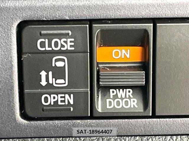 Toyota VOXY 2014-08 349158-5