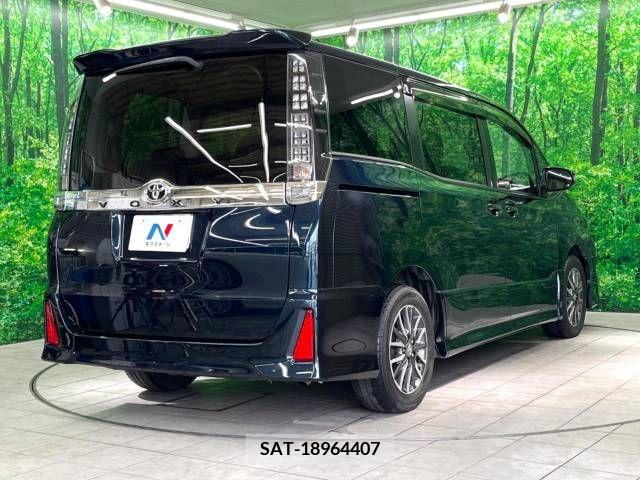 Toyota VOXY 2014-08 349158-17