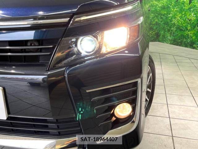 Toyota VOXY 2014-08 349158-12