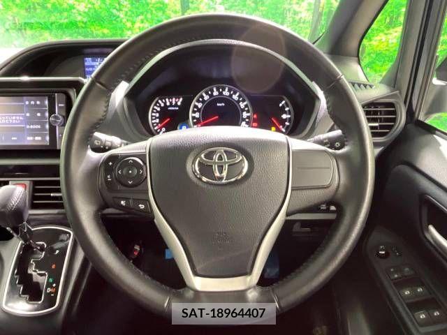 Toyota VOXY 2014-08 349158-11