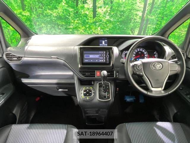 Toyota VOXY 2014-08 349158-1