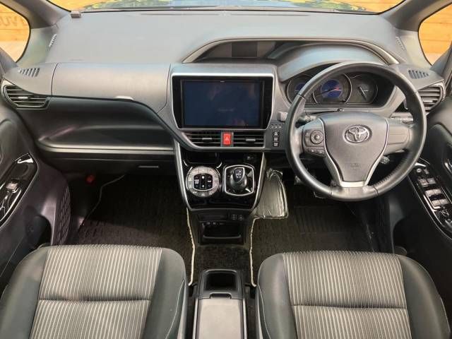 Toyota VOXY HYBRID 2019-01 182380-1