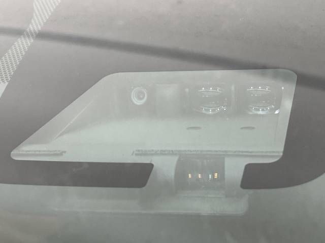Toyota VOXY HYBRID 2019-01 182380-4