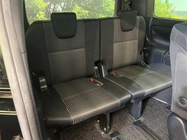Toyota VOXY HYBRID 2019-01 182380-11