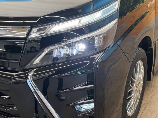 Toyota VOXY HYBRID 2019-01 182380-14