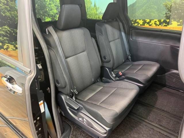 Toyota VOXY HYBRID 2019-01 182380-10