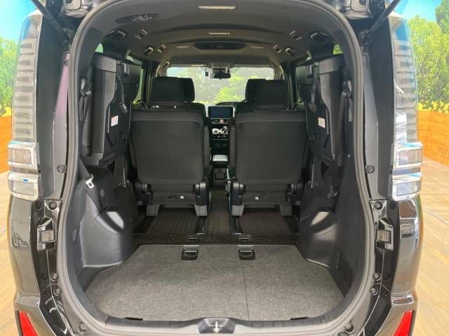 Toyota VOXY HYBRID 2019-01 182380-12