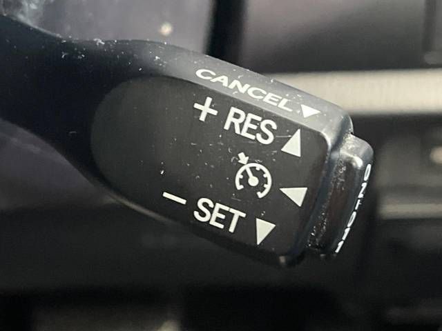 Toyota VOXY HYBRID 2019-01 182380-5