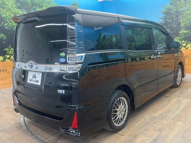 Toyota VOXY HYBRID 2019-01 182380-19