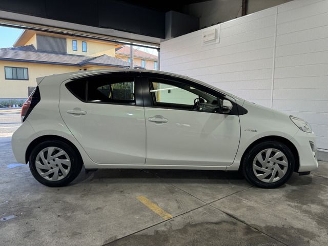 Toyota AQUA 2015-11 183072-6