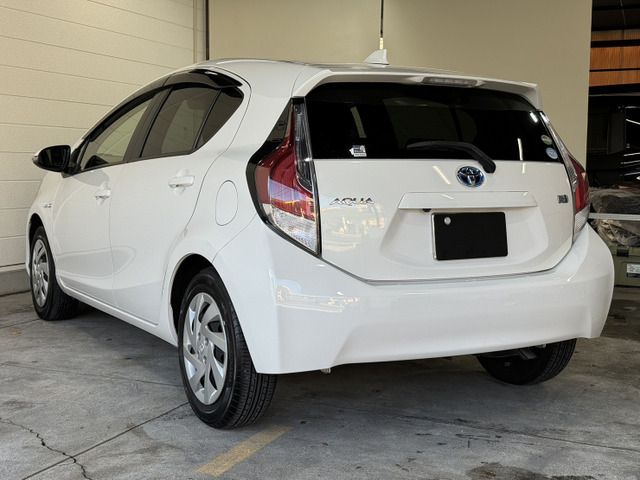 Toyota AQUA 2015-11 183072-3