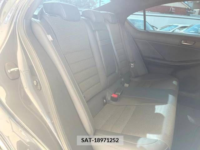 Lexus IS 2021-05 276028-10