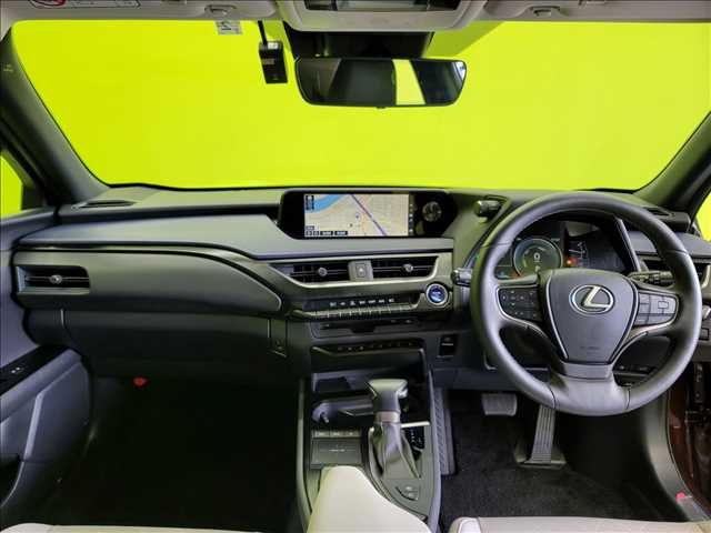 Lexus UX 2019-02 192892-2