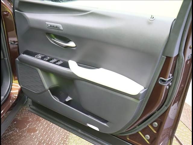 Lexus UX 2019-02 192892-21